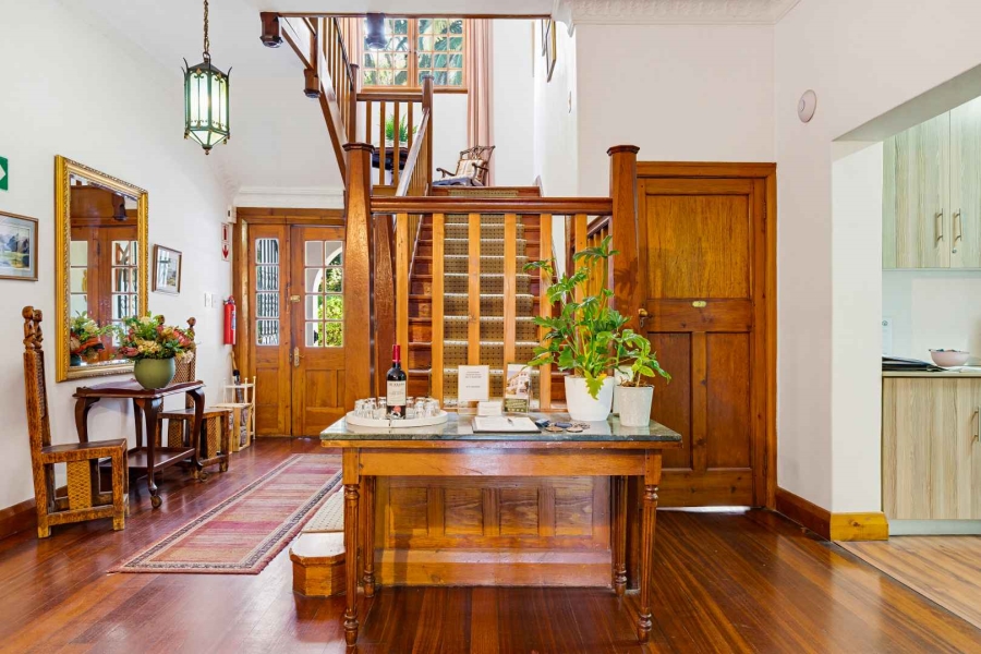 14 Bedroom Property for Sale in Oranjezicht Western Cape